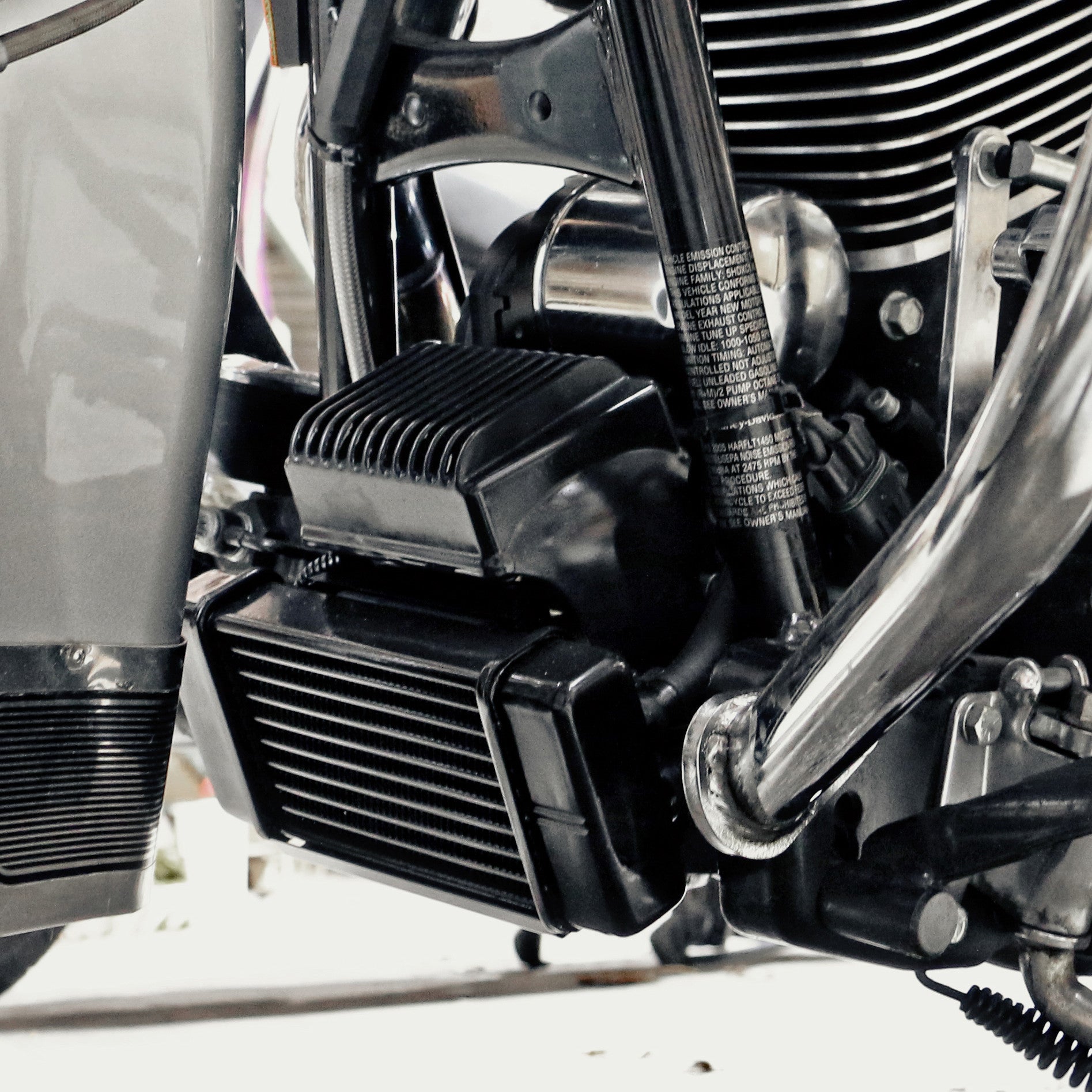 Jagg Fan-assisted LowMount 10-row Oil Cooler System for Harley