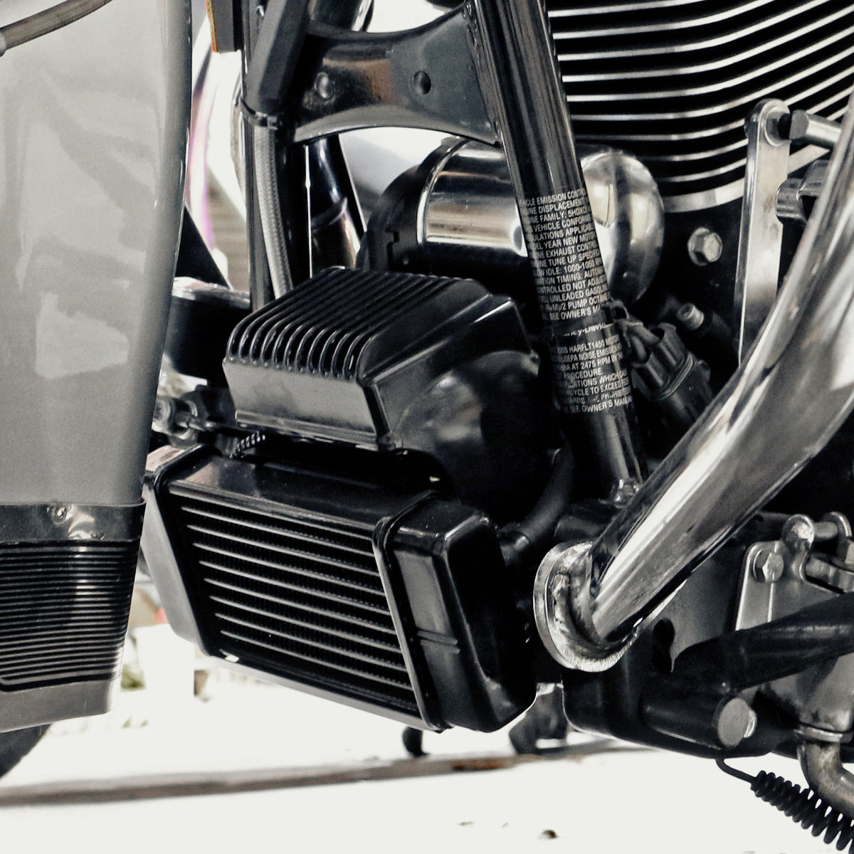 Fan-assisted LowMount 10-row Oil Cooler System